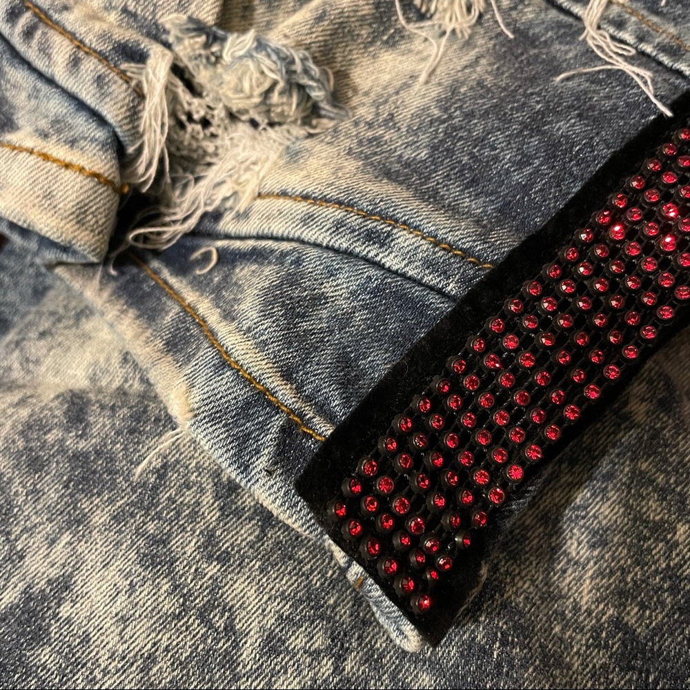 Distressed Side Stone Jean Shorts - Picture 11 of 13